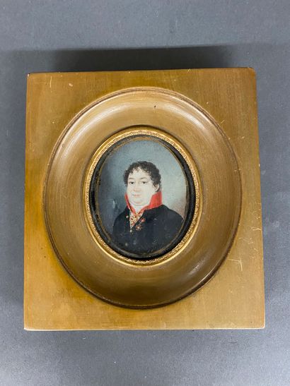null Ecole étrangère du XIXe siècle.

Portrait d'homme

Miniature à vue ovale

Dim....