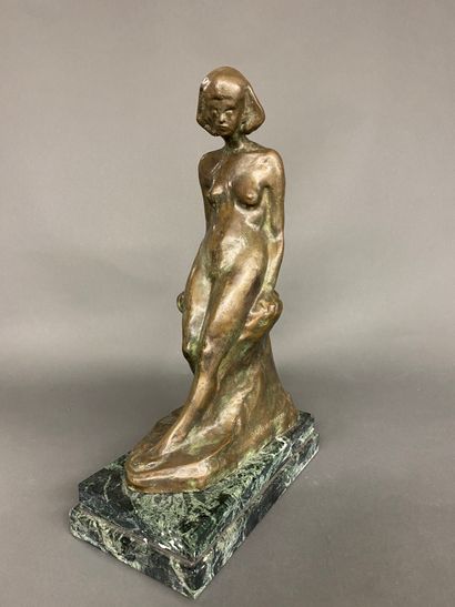 null BART VERSCHAEREN (XXème)

Sculpture en bronze à patine brune figurant une femme...