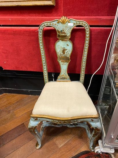 null Chaise en bois laqué à décor de chinoiseries polychrome et or.

Venise XVIIIe...