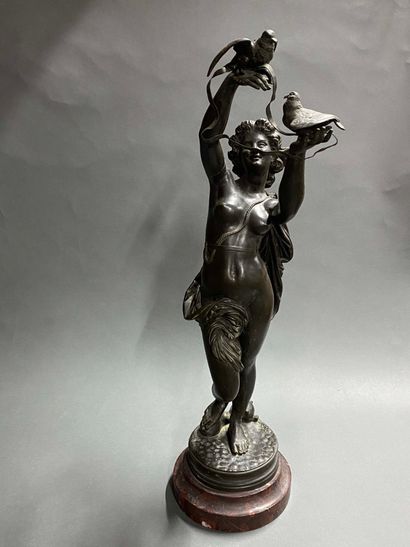 null Charles Alphonse GUMERY (1827-1871)

"Femmes aux Colombes"

Sujet bronze à patine...