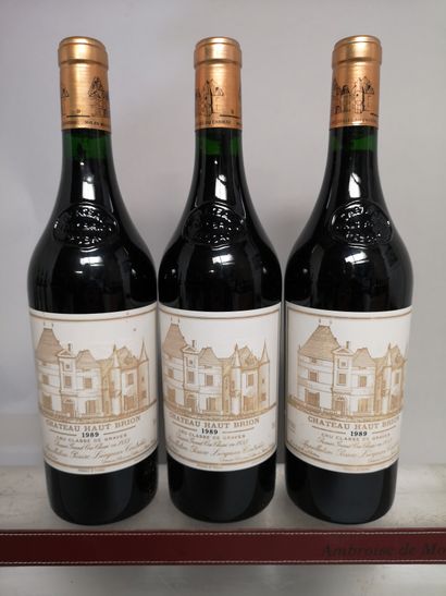 null 
3 bouteilles Château HAUT BRION - 1er Gcc Pessac-Lèognan 1989
Etiquettes légèrement...