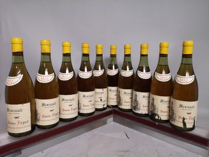 null 
10 bouteilles MEURSAULT - Pierre LEGER Nég. 1955
Etiquettes lég. tachées et...