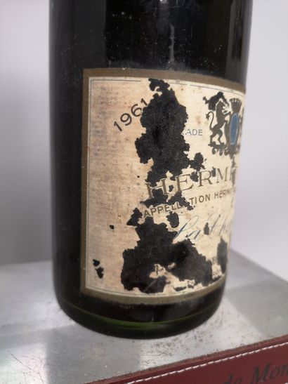 null 1 bouteille HERMITAGE La Chapelle - Paul JABOULET 1961

Etiquette abîmée et...