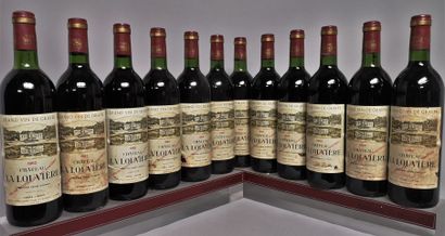 null 12 bouteilles Château LA LOUVIERE - Pessac-Leognan En caisse bois. 1982

Etiquettes...