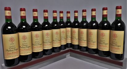 null 12 bouteilles Château PHELAN SEGUR - Saint Estèphe En caisse bois 1989

9 légèrement...