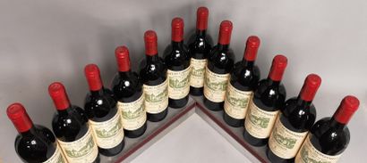 null 12 bouteilles Château CARBONNIEUX - Gc Pessac Lèognan 1990

Caisse abîmée."