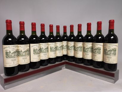 null 12 bouteilles Château CARBONNIEUX - Gcc Pessac Leognan En caisse bois. 1985

2...