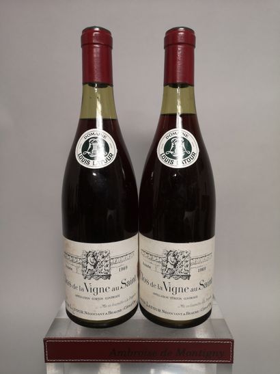 null 
2 bouteilles CORTON ""Clos de la Vigne au Saint"" - Louis LATOUR 1969
Etiquettes...
