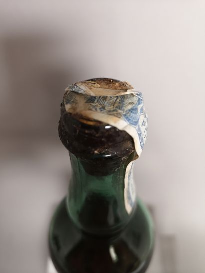 null 
1 bouteille CHARTREUSE Pèriode 1945 - 1951 


Niveau épaule.
