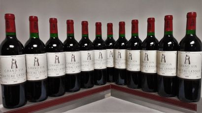 null 
12 bouteilles Château LATOUR - 1er Gcc Pauillac En caisse bois 1989
2 légèrement...