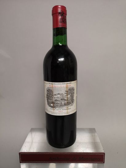 null 
1 bouteille Château LAFITE ROTHSCHILD - 1er Gcc Pauillac 1971
Etiquette tachée....
