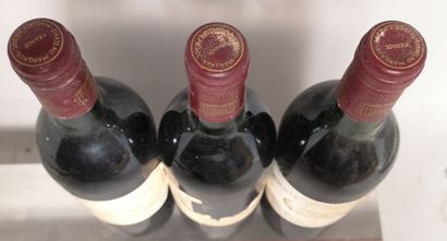 null 
3 bouteilles Château MARGAUX - 1er Gcc Margaux 1983
Etiquettes tachées et abîmées,...