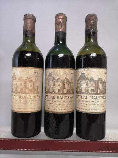null 
3 bouteilles Château HAUT BRION - 1er Gcc Graves 2 bouteilles de 1950 et de...