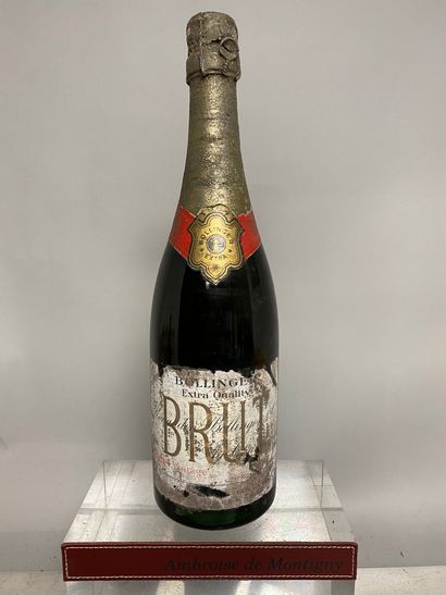 null 
1 bouteille CHAMPAGNE BOLLINGER 1964
Etiquette et coiffe tachées et abimées....