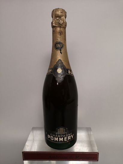 null 
1 bouteille CHAMPAGNE POMMERY brut 1949
Etiquette légèrement abîmée. Coiffe...