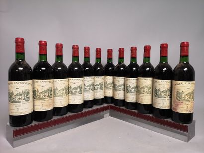 null 12 bouteilles Château CARBONNIEUX - Gcc Pessac Leognan En caisse bois. 1983

Etiquettes...