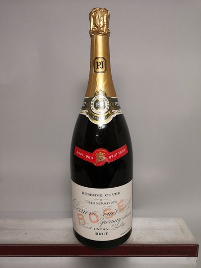null 
1 magnum CHAMPAGNE PERRIER JOUËT ""Cuvée reserve brut rosé "" 1969
Collerette...