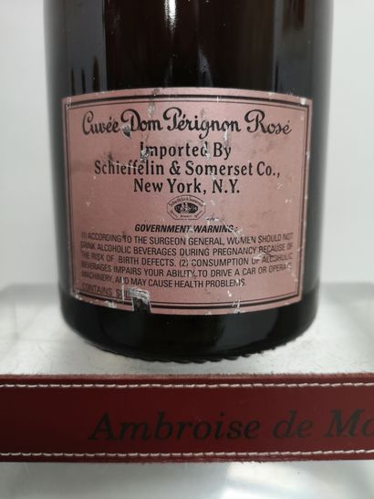 null 
1 bouteille CHAMPAGNE DOM PERIGNON Rosé 1985
Etiquette légèrement abîmée. Coiffe...