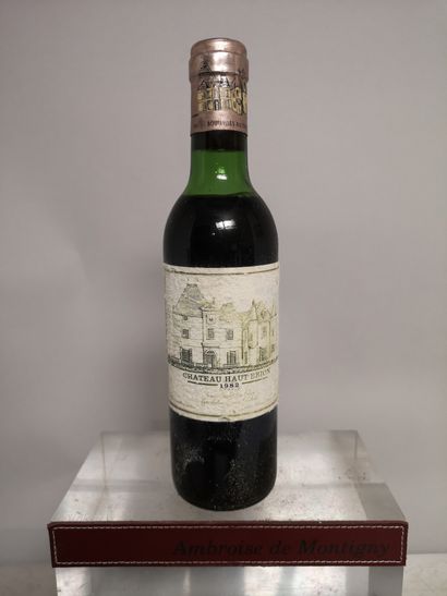 null 
1 demie-bouteille Château HAUT BRION - 1er Gcc Pessac Léognan 1982
Etiquette...