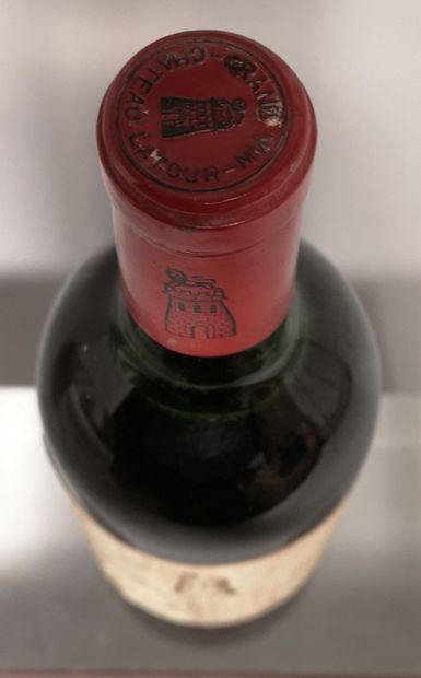 null 
1 bouteille Château LATOUR - 1er Gcc Pauillac 1970
Etiquette tâchèe, niveau...