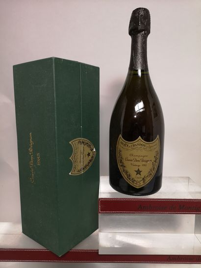 null 
1 bouteille CHAMPAGNE DOM PERIGNON 1985
En coffret.
