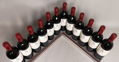 null 
12 bouteilles Château LATOUR - 1er Gcc Pauillac 1989
Caisse bois abîmée. Etiquettes...