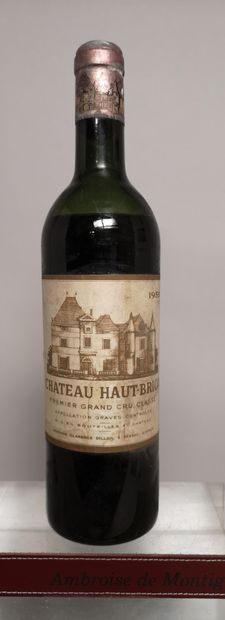 null 
1 bouteille Château HAUT BRION - 1er Gcc Graves 1955
Etiquette tachée, niveau...