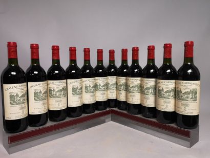 null 12 bouteilles Château CARBONNIEUX - Gcc Pessac Leognan En caisse bois. 1985

Niveau...