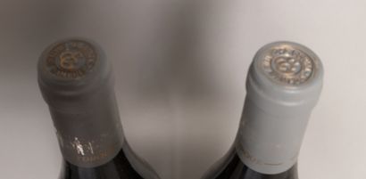 null 
2 bouteilles CÔTE RÔTIE ""La Turque"" - E. GUIGAL 2002


Etiquettes légèrement...