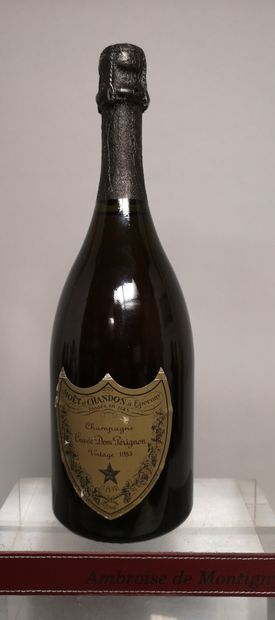 null 
1 bouteille CHAMPAGNE DOM PERIGNON 1983
Etiquette légèrement abimée.
