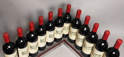 null 12 bouteilles Château CARBONNIEUX - Gcc Pessac Leognan En caisse bois. 1985...