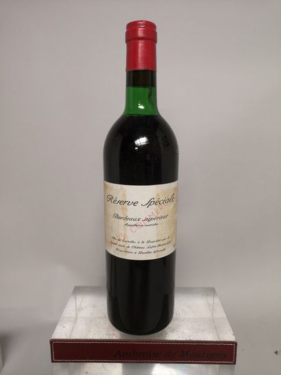 null 
1 bouteille Château LAFITE ROTHSCHILD ""Réserve spéciale hors commerce"" nm
Etiquette...