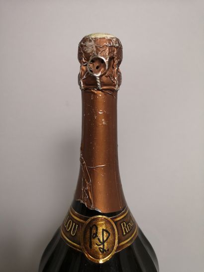 null 
1 bouteille CHAMPAGNE G.H. MUMM ""Cuvée René Lalou"" 1976
Coiffe légèrement...