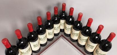null 12 bouteilles Château CARBONNIEUX - Gcc Pessac Leognan En caisse bois. 1985

2...