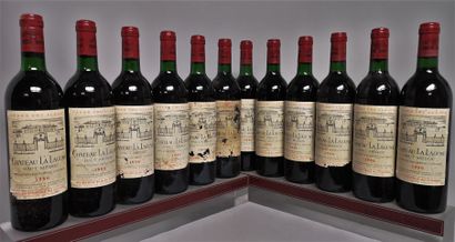 null 12 bouteilles Château LA LAGUNE - 3e Gcc Haut Médoc En caisse bois 1986

 Etiquettes...