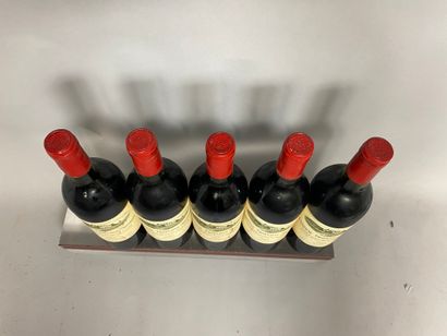 null 6 bouteilles Château TROPLONG MONDOT - Saint Emilion Grand cru 1983

Etiquettes...