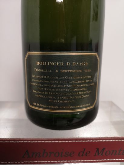 null 
1 bouteille CHAMPAGNE BOLLINGER ""R.D."" 1979
Dégorgée le 4 septembre 1989....