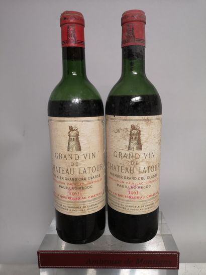 null 
2 bouteilles Château LATOUR - 1er Gcc Pauillac 1963
Etiquettes légèrement tachées....