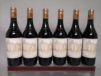 null 
6 bouteilles Château HAUT BRION - 1er Gcc Pessac-Lèognan 1988
Etiquettes légèrement...