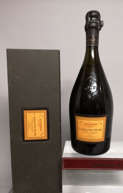 null 
1 bouteille CHAMPAGNE VEUVE CLICQUOT - La Grande Dame 1988


coffret - léger...
