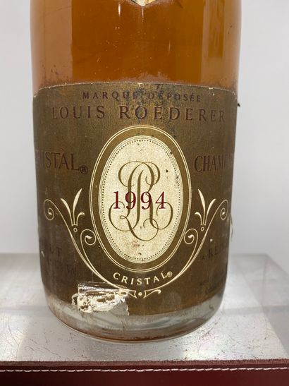 null 
1 bouteille CHAMPAGNE CRISTAL DE ROËDERER 1994
Couleur très évolué. Contre...