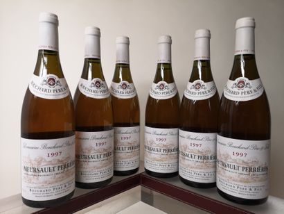 null 
6 bouteilles MEURSAULT 1er cru ""Perrières"" - BOUCHARD PF Caisse bois. 1997
Couleur...