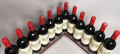 null 12 bouteilles Château CARBONNIEUX - Gcc Pessac Leognan En caisse bois. 1985

Niveau...