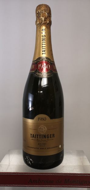 null 
1 bouteille CHAMPAGNE TAITTINGER 1980


Etiquette légèrement déchirée.

