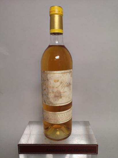null 
1 bouteille Château D'YQUEM - 1er Gc supèrieur - Sauternes 1986
Etiquette tachée....