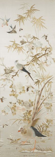 INDOCHINE Pair of silks featuring birds in reeds and foliage.
Around 1900.
Dim. :...