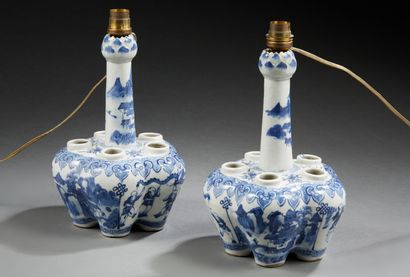 CHINE Pair of tulip pots with six receptacles in porcelain with blue underglaze decoration....