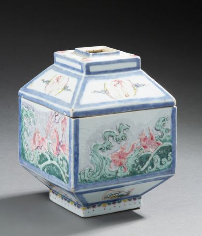 CHINE Interesting and curious covered pot of quadrangular shape; the edges encircled...