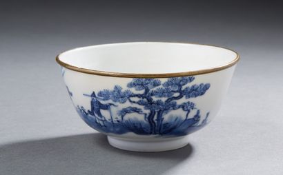 VIETNAM Circular porcelain bowl decorated in blue underglaze with two characters...