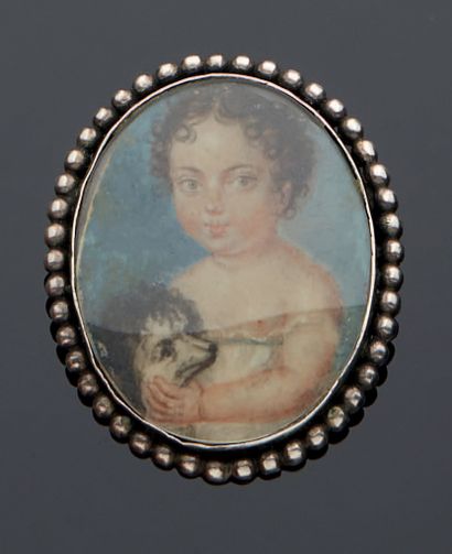 null BROCHE représentant un portrait d'enfant au chien dans un cadre médaillon perlé...